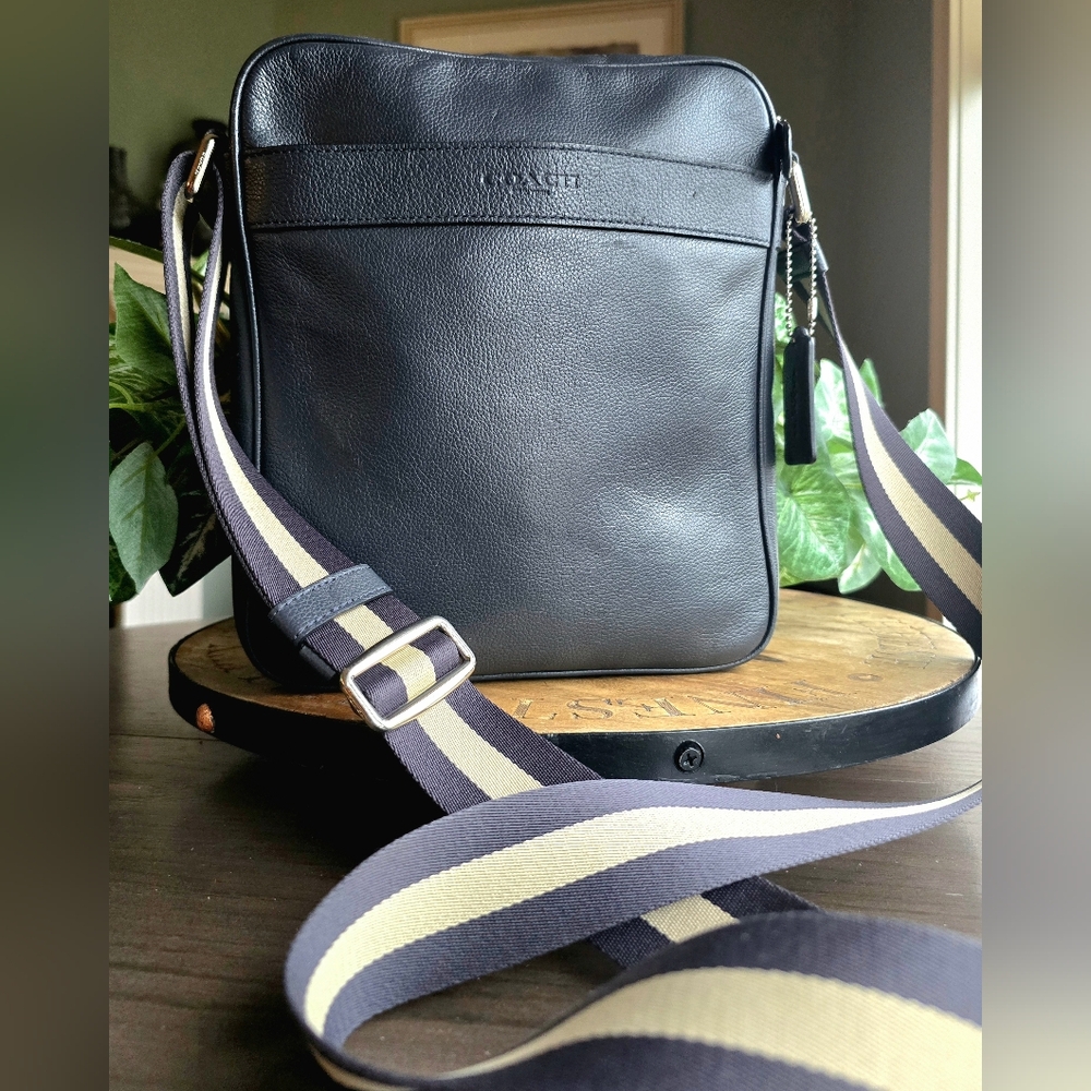🇺🇲 Coach Black Leather Unisex Flight Bag F54782